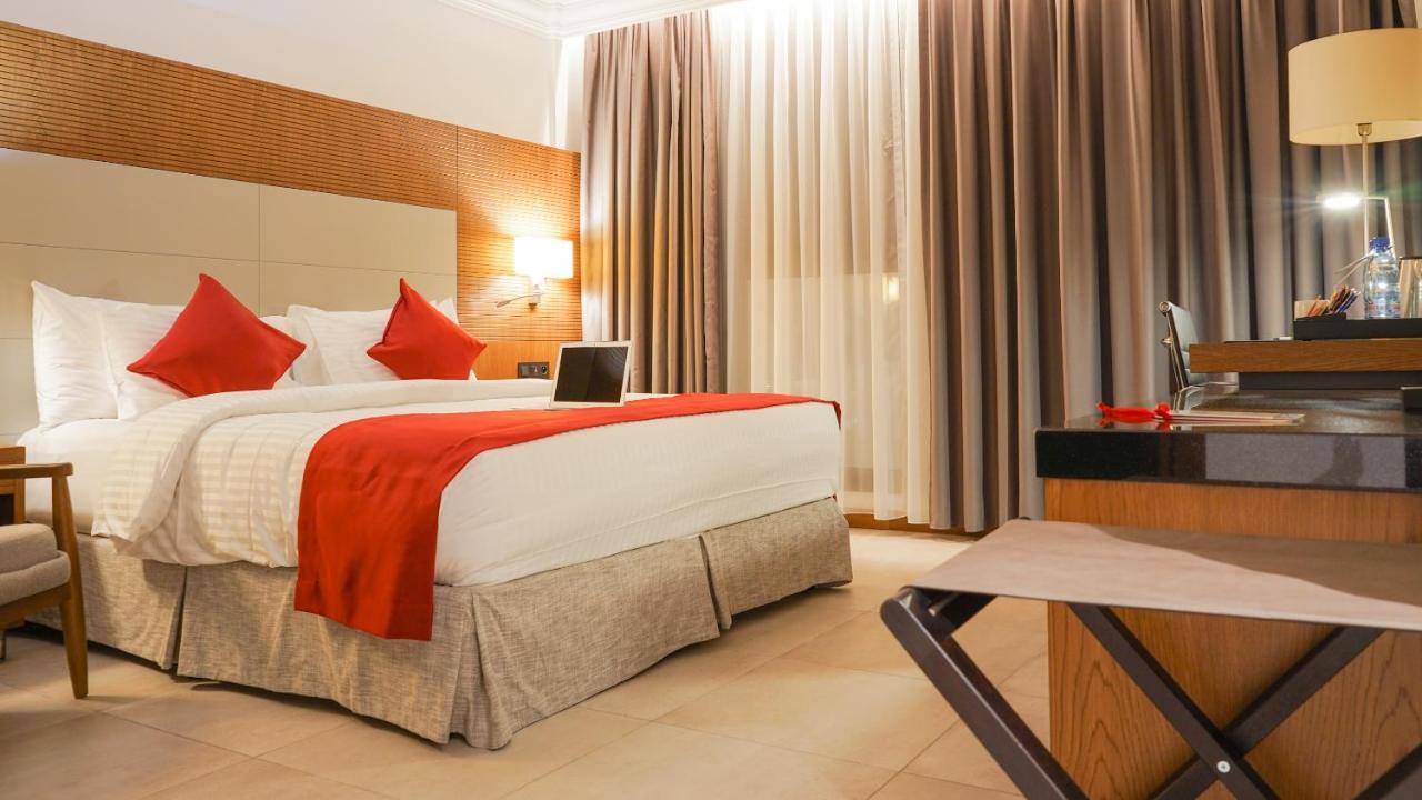 Star Land Hotel Bastos Яунде Экстерьер фото